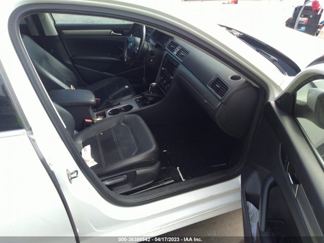 1VWBT7A30EC049266 Volkswagen PASSAT SE