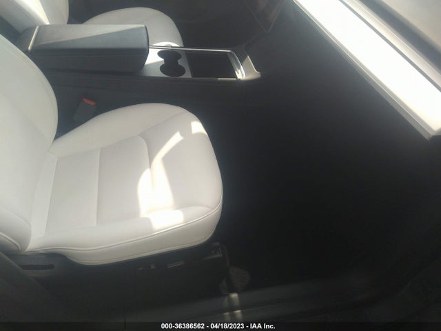 Tesla Model Y Long Range 2021 5YJYGDEE0MF186849 Image 8