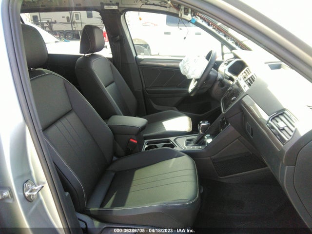 3VVCB7AX2PM001655 Volkswagen Tiguan Se R-line Black