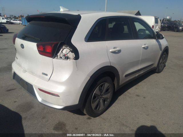 KNDCB3LC8J5146455 KIA NIRO FE
