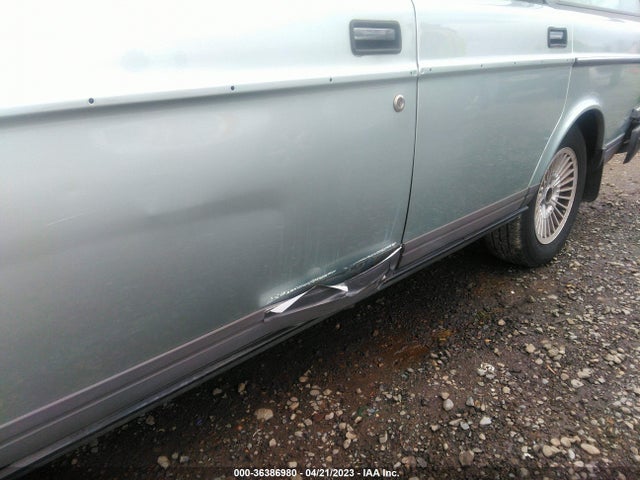 1988 VOLVO 245 DL/GL VIN: YV1AX8859J1802941
