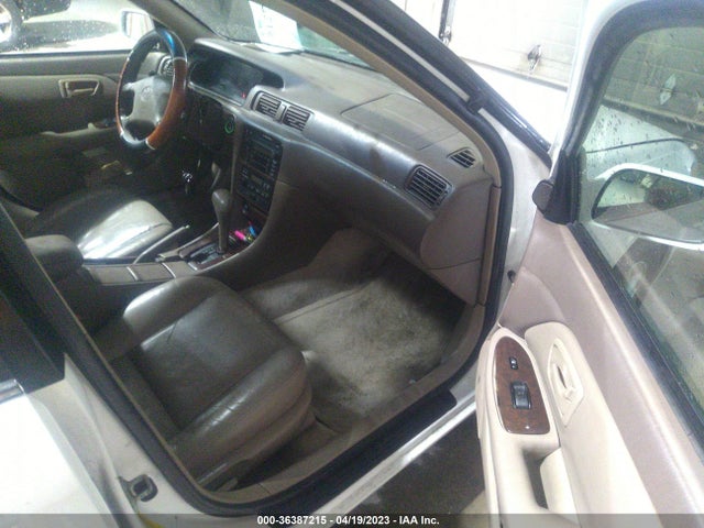 2000 TOYOTA CAMRY LE/XLE VIN: 4T1BF28K2YU944746