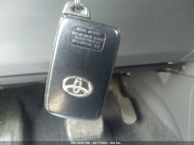 Toyota Prius V Two/three/five 2014 JTDZN3EU1E3367839 Image 3