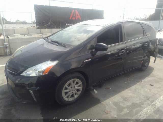 Toyota Prius V Two/three/five 2014 JTDZN3EU1E3367839 Image 2