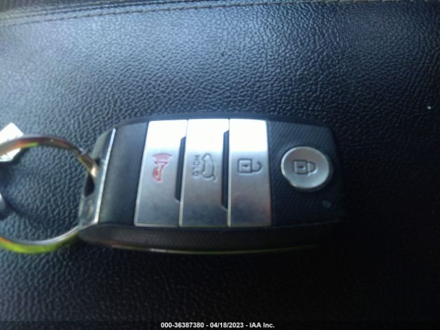 KNDCB3LCXJ5160874 KIA NIRO LX