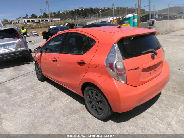 Toyota Prius C One/three/two/four 2014 JTDKDTB34E1068308 Image 3