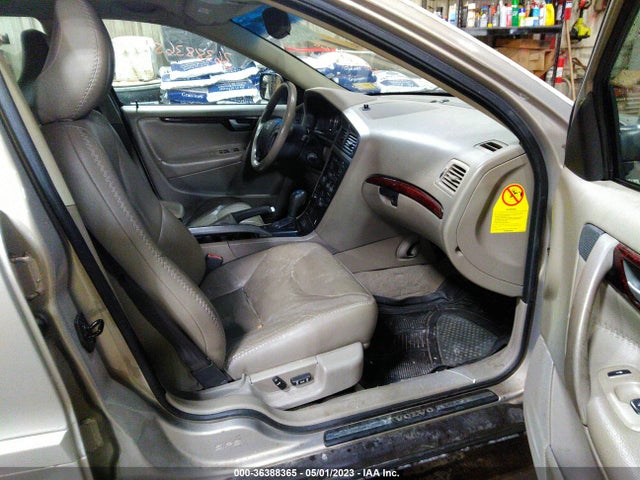 2004 VOLVO V70 XC70 VIN: YV1SZ59HX41139468