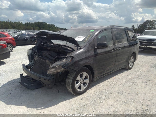 Toyota SIENNA SE 2017 5TDXZ3DC2HS891914 Image 2