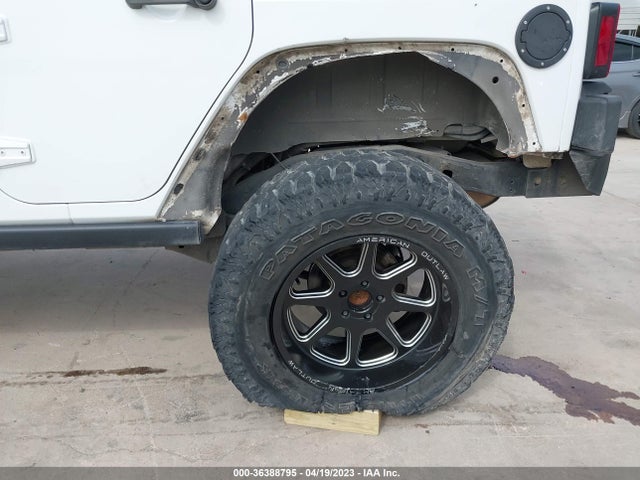 1C4BJWFGXEL328108 Jeep Wrangler Unlimited Rubicon
