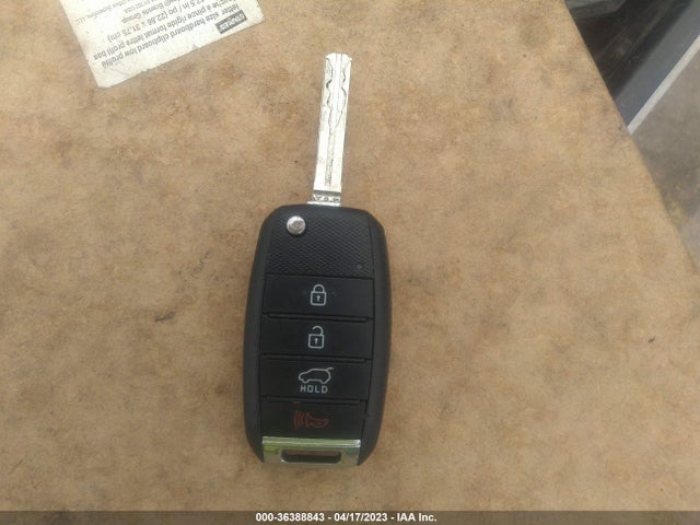 2016 KIA SEDONA L VIN: KNDMA5C15G6180633