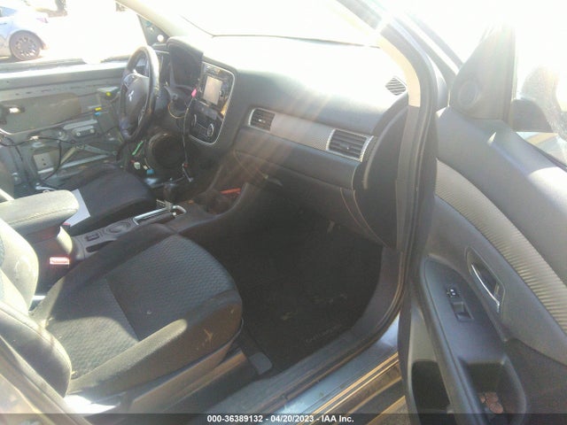 JA4AD3A35EZ018056 Mitsubishi Outlander Se