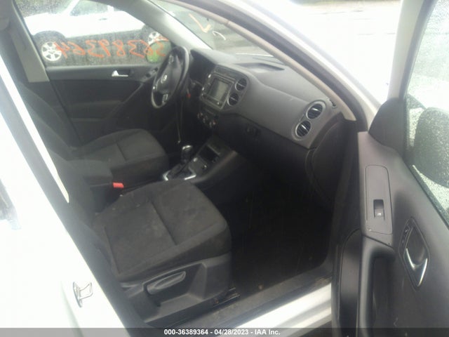 WVGBV7AX0HK045952 Volkswagen TIGUAN