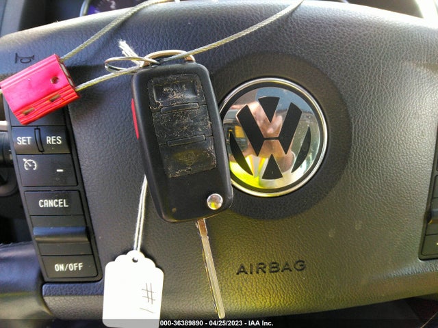 2010 VOLKSWAGEN TIGUAN WOLFSBURG VIN: WVGAV7AX2AW533097