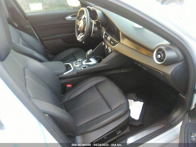 2022 Alfa Romeo Giulia, VIN: ZARFAMAN7N7660663