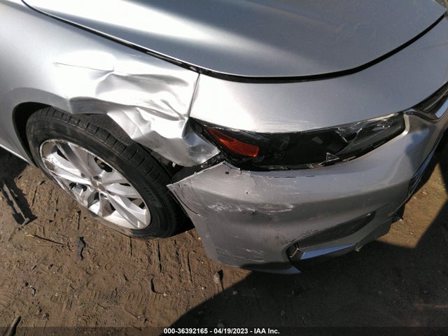 1G1ZD5ST0JF156658 Chevrolet MALIBU LT