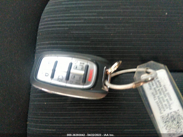2C4RC1CG8NR223817 Chrysler Voyager Lx