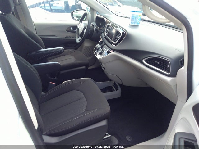 2C4RC1CG7NR218608 Chrysler Voyager Lx