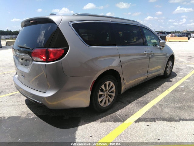 2C4RC1BG5JR214178 Chrysler Pacifica Touring L
