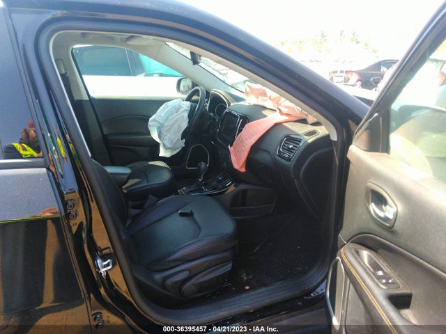3C4NJDCBXKT651438 Jeep Compass Limited