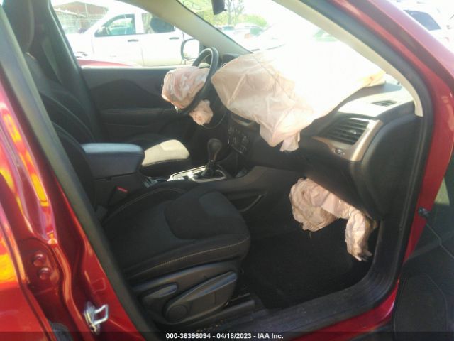 1C4PJLCB6FW566566 Jeep Cherokee Latitude