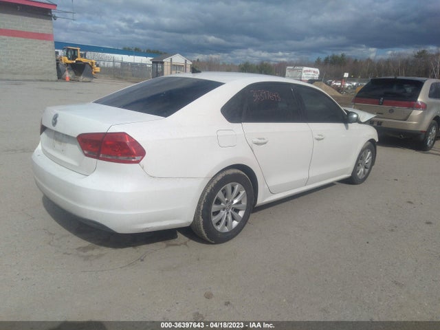 1VWAP7A30EC005994 Volkswagen Passat Wolfsburg Ed