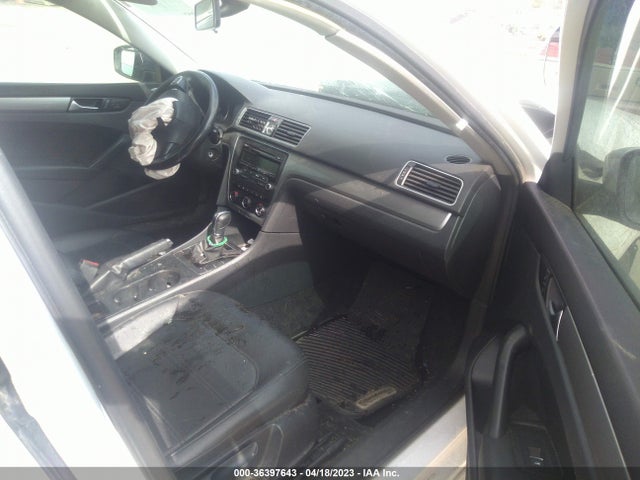 1VWAP7A30EC005994 Volkswagen Passat Wolfsburg Ed