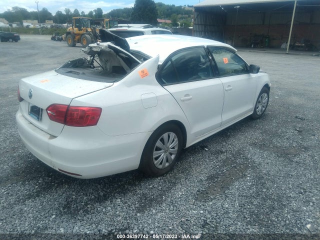 3VW2K7AJXEM374085 Volkswagen Jetta Sedan S