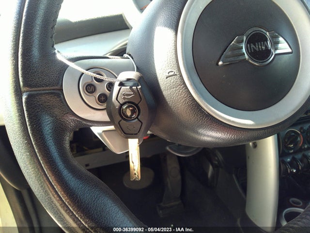 2008 MINI COOPER CONVERTIBLE VIN: WMWRF33548TG19449