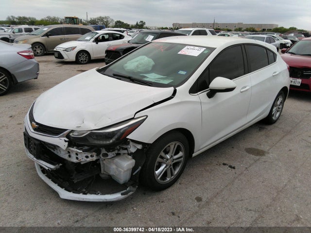 Chevrolet CRUZE LT 2018 3G1BE6SM7JS550117 Image 2