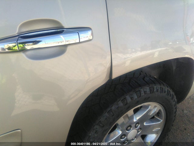 2008 GMC YUKON SLT W/4SB VIN: 1GKFC13J38R239579