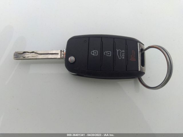 KNDJN2A2XE7021731 KIA Soul Base