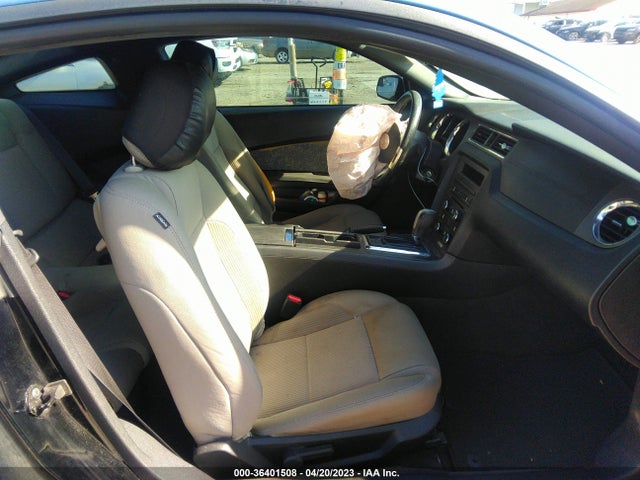 2014 FORD MUSTANG V6 VIN: 1ZVBP8AM6E5245641