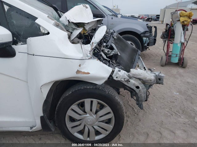 Honda FIT LX 2017 3HGGK5H50HM713576 Image 6