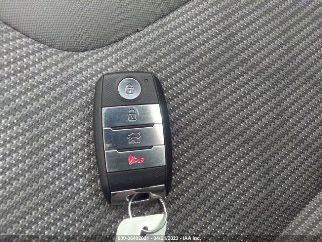 KNDCB3LC1K5239755 KIA NIRO LX