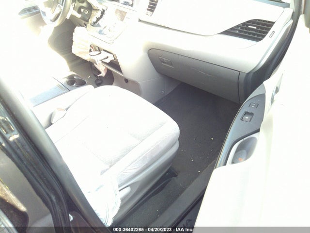 Toyota SIENNA LE 2019 5TDKZ3DC9KS020218 Image 6