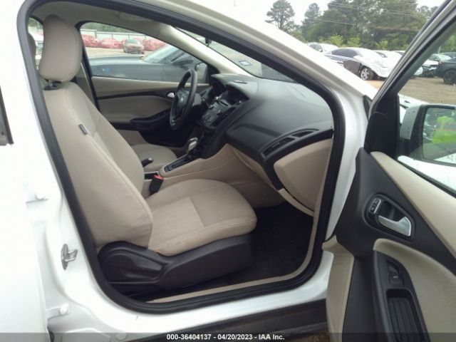 1FADP3K25GL391285 Ford FOCUS SE