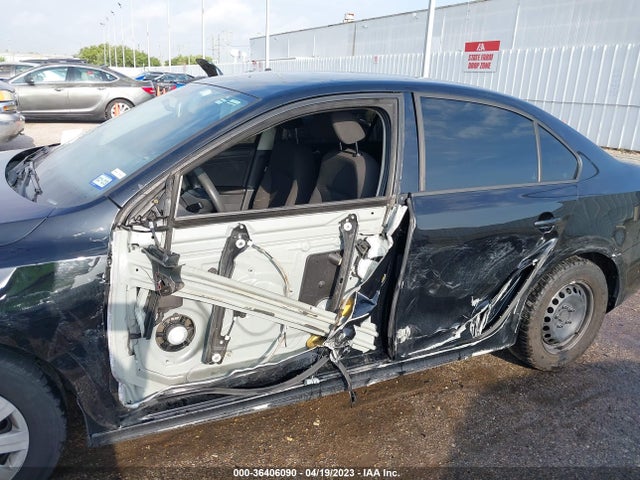 3VW2K7AJ8FM268980 Volkswagen Jetta Sedan 2.0l S