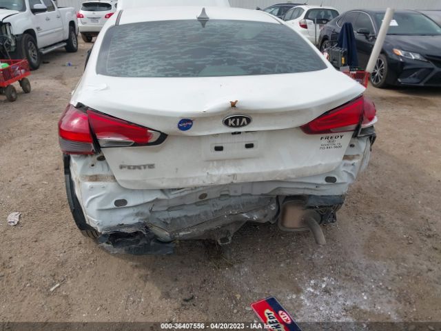 3KPFK4A75JE228396 KIA FORTE LX