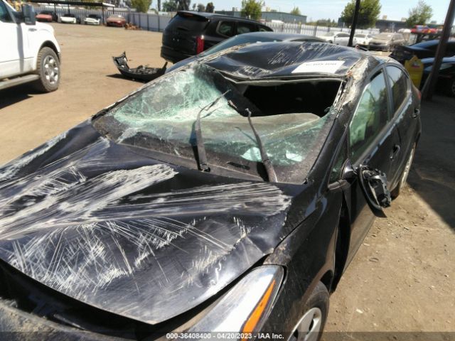 3KPFK4A72JE251568 KIA FORTE LX