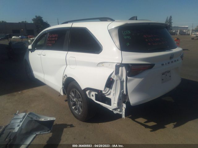 5TDBRKEC0NS096021 Toyota SIENNA LE