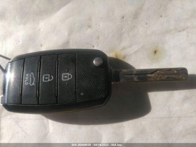 KNAGM4A74F5650481 KIA Optima Lx
