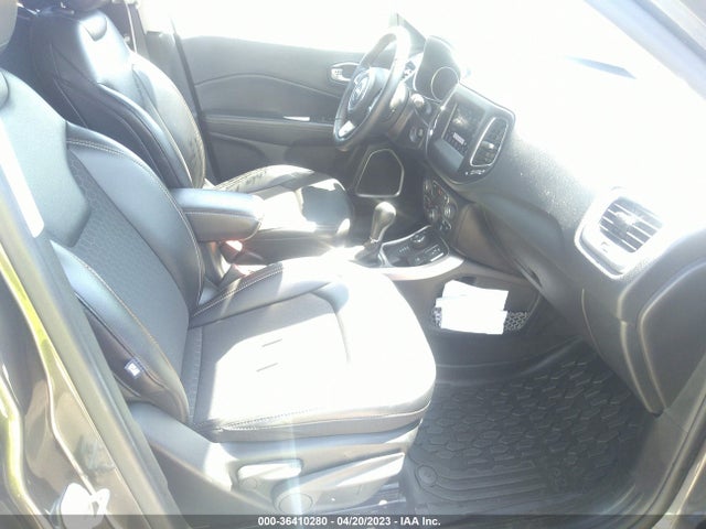 3C4NJDBB1KT713780 Jeep Compass Latitude