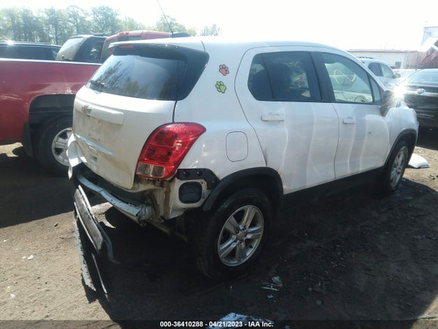 Chevrolet TRAX LS 2020 3GNCJNSB9LL160866 Image 4