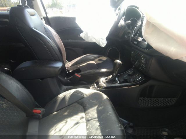 3C4NJDBB5JT320993 Jeep Compass Altitude