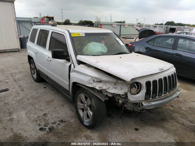 2014 1C4NJRBB9ED600215 main image
