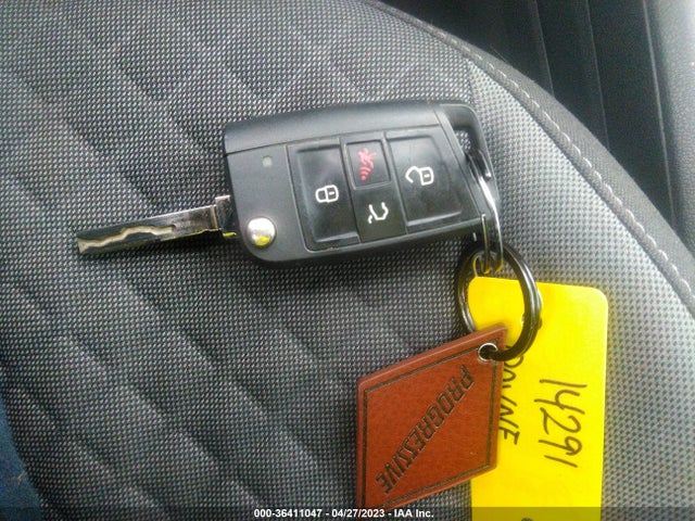2018 VOLKSWAGEN TIGUAN S VIN: 3VV0B7AX0JM055028