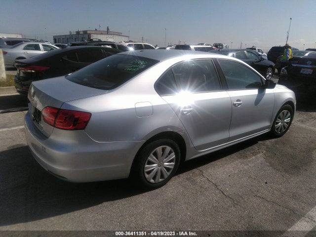 3VW2K7AJ4EM320667 Volkswagen Jetta Sedan S