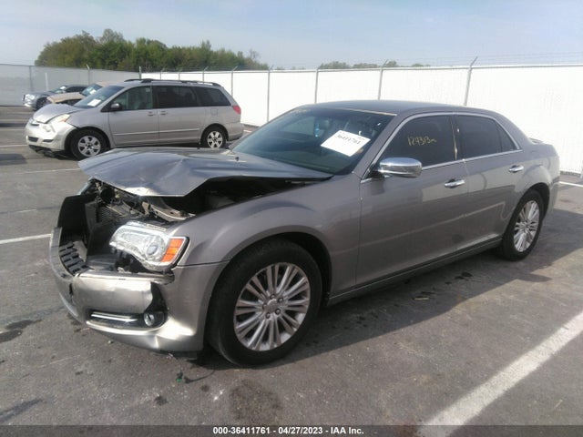 Chrysler 300 300c 2014 2C3CCAKGXEH240040 Image 2