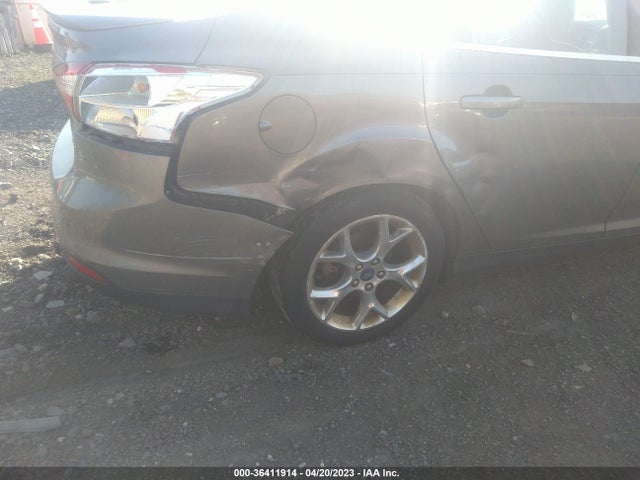 2014 FORD FOCUS TITANIUM VIN: 1FADP3J23EL146922