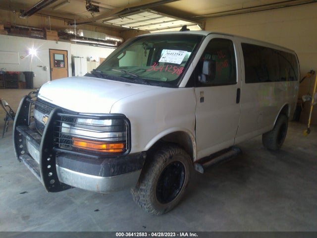 Chevrolet Express Passenger Lt 2017 1GAZGMFG3H1267596 Image 2